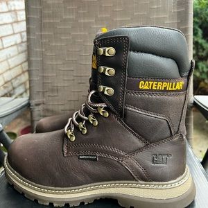 New in box CATERPILLAR boots